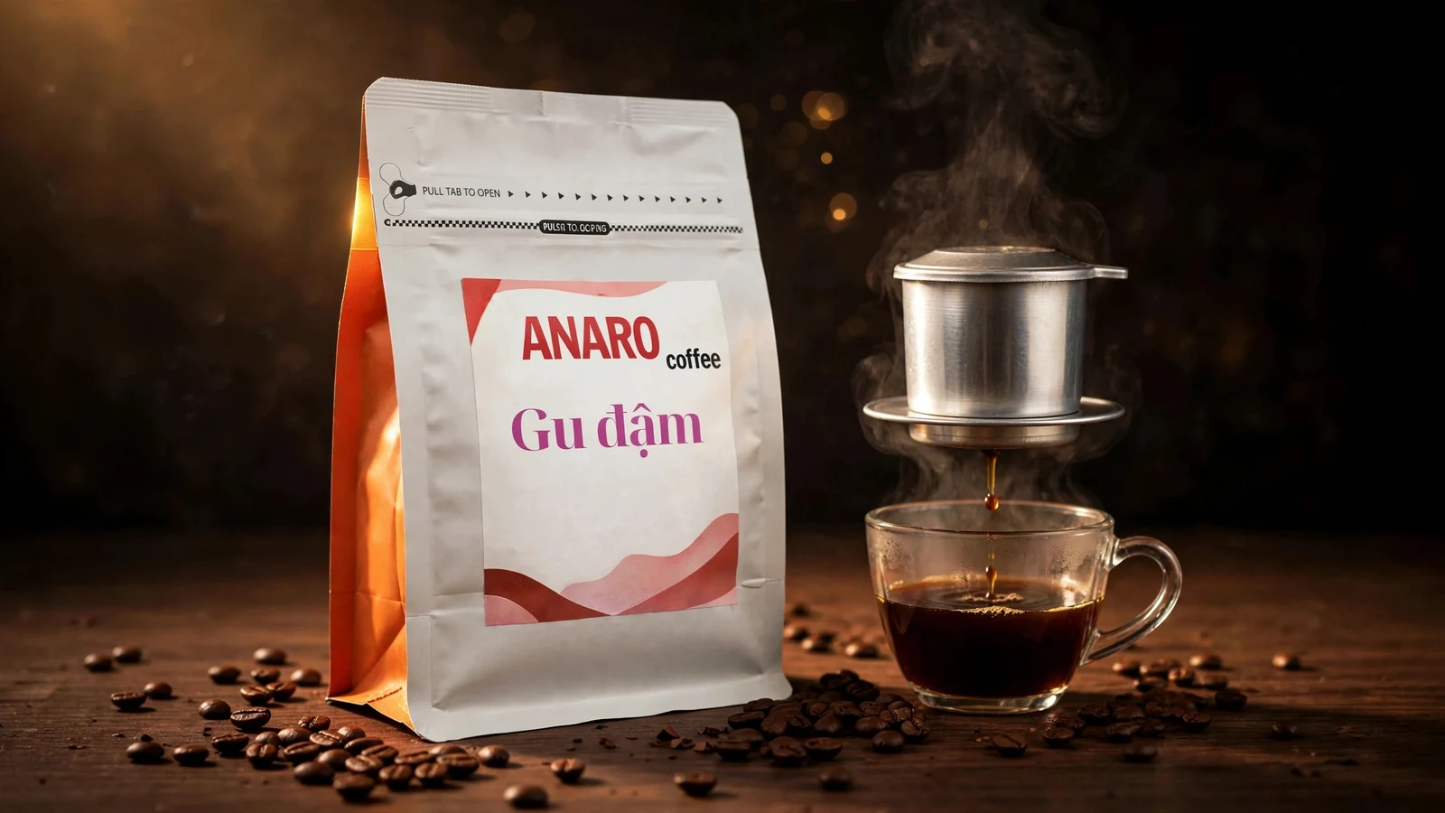Phin nhôm đang nhỏ giọt cạnh túi cà phê ANARO Gu đậm trên bàn gỗ